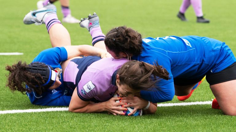 Louise McMillan went ever for her first try for Scotland as they took control early on 