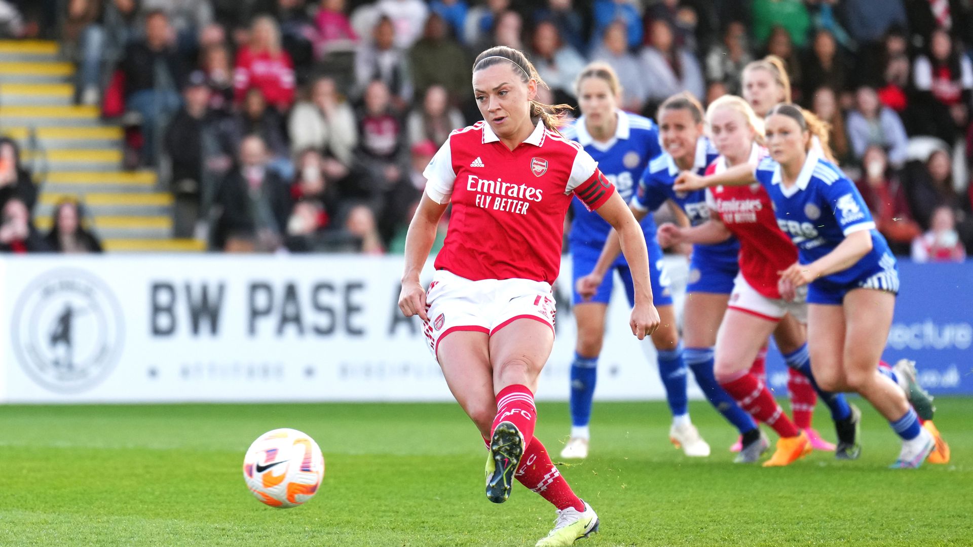 WSL: Maanum beauty puts Arsenal in front LIVE! & highlights