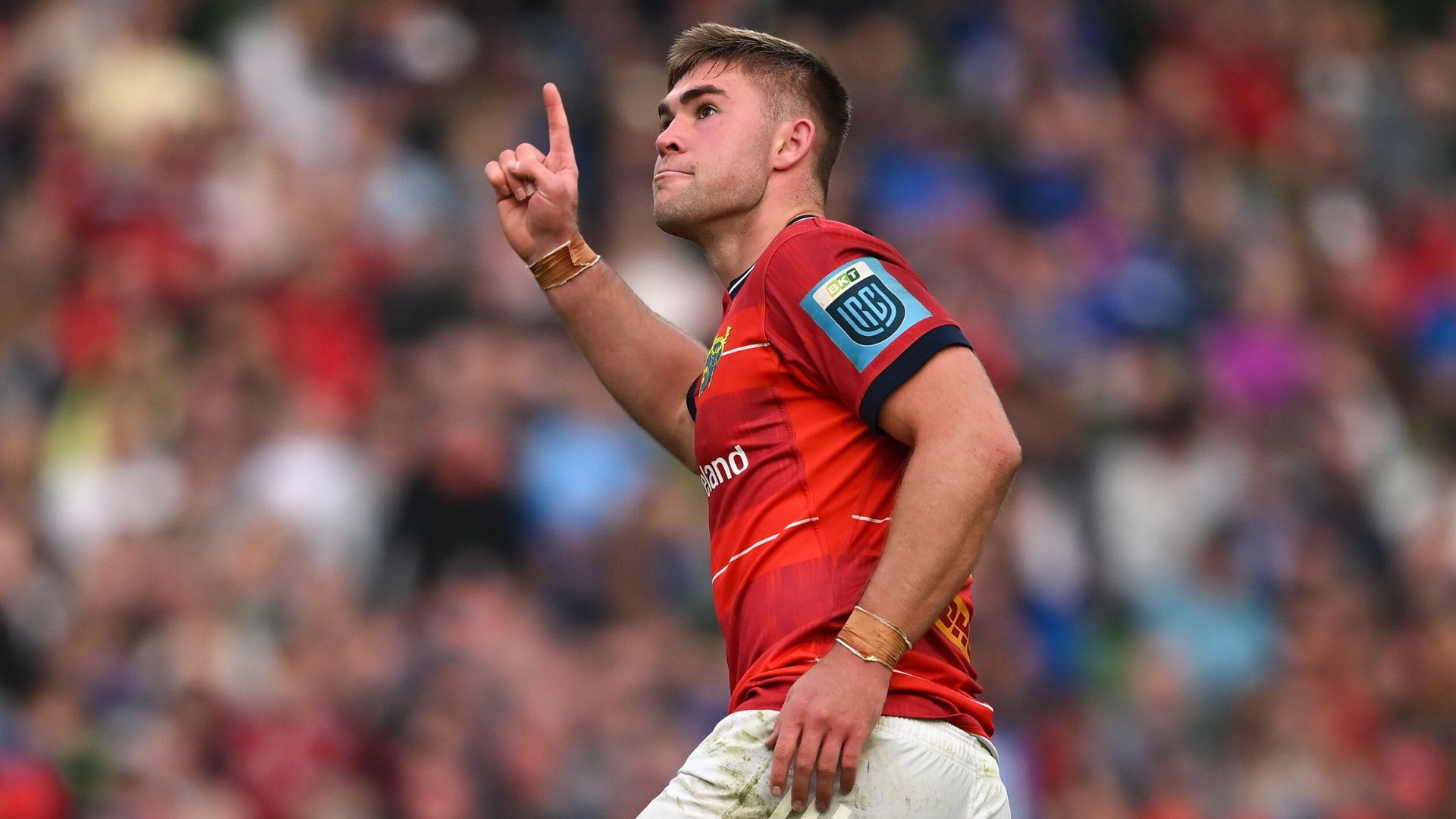 Late Crowley drop-goal sees Munster knock Leinster out of URC semis in Dublin