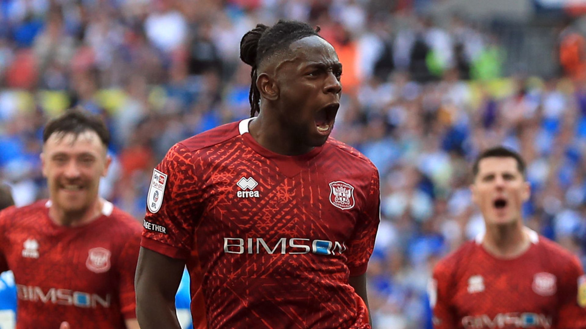 Carlisle beat Stockport on pens to reach League One