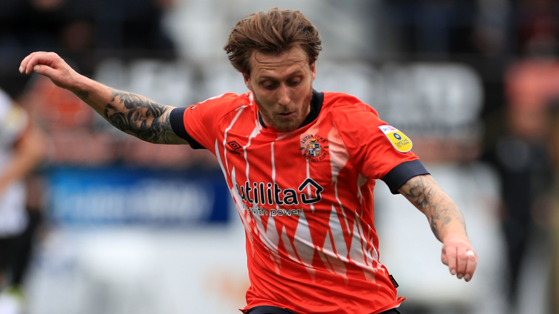 Luton prepare for play-offs with goalless draw