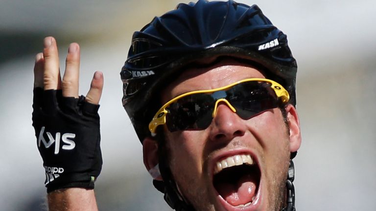 Cavendish gewinnt zum vierten Mal in Folge auf den Champs-Élysées, nachdem er Team Sky perfekt in Führung lag