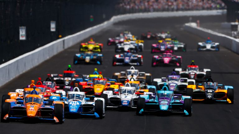 Scott Dixon leads the field at the 2022 Indy 500