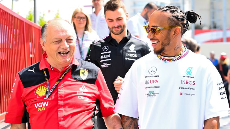 Simon Lazenby dari Sky F1 mempertanyakan apakah Lewis Hamilton mungkin berpikir peluang terbaiknya untuk memenangkan gelar dunia kedelapan adalah bersama Ferrari