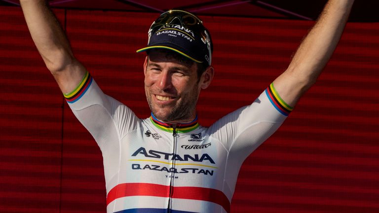 Mark Cavendish celebrates his stage success
