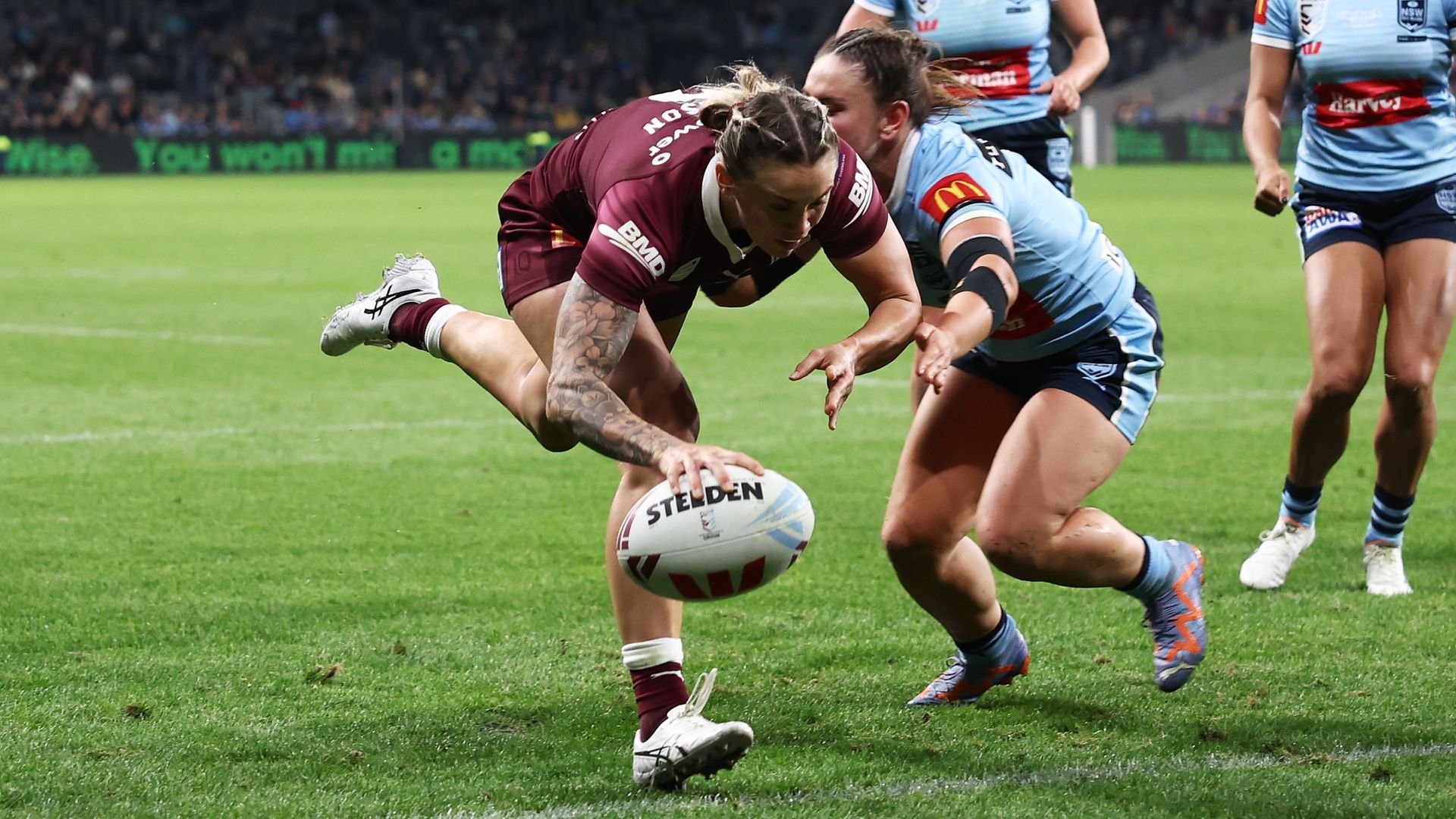 Robinson double helps Queensland win Origin opener