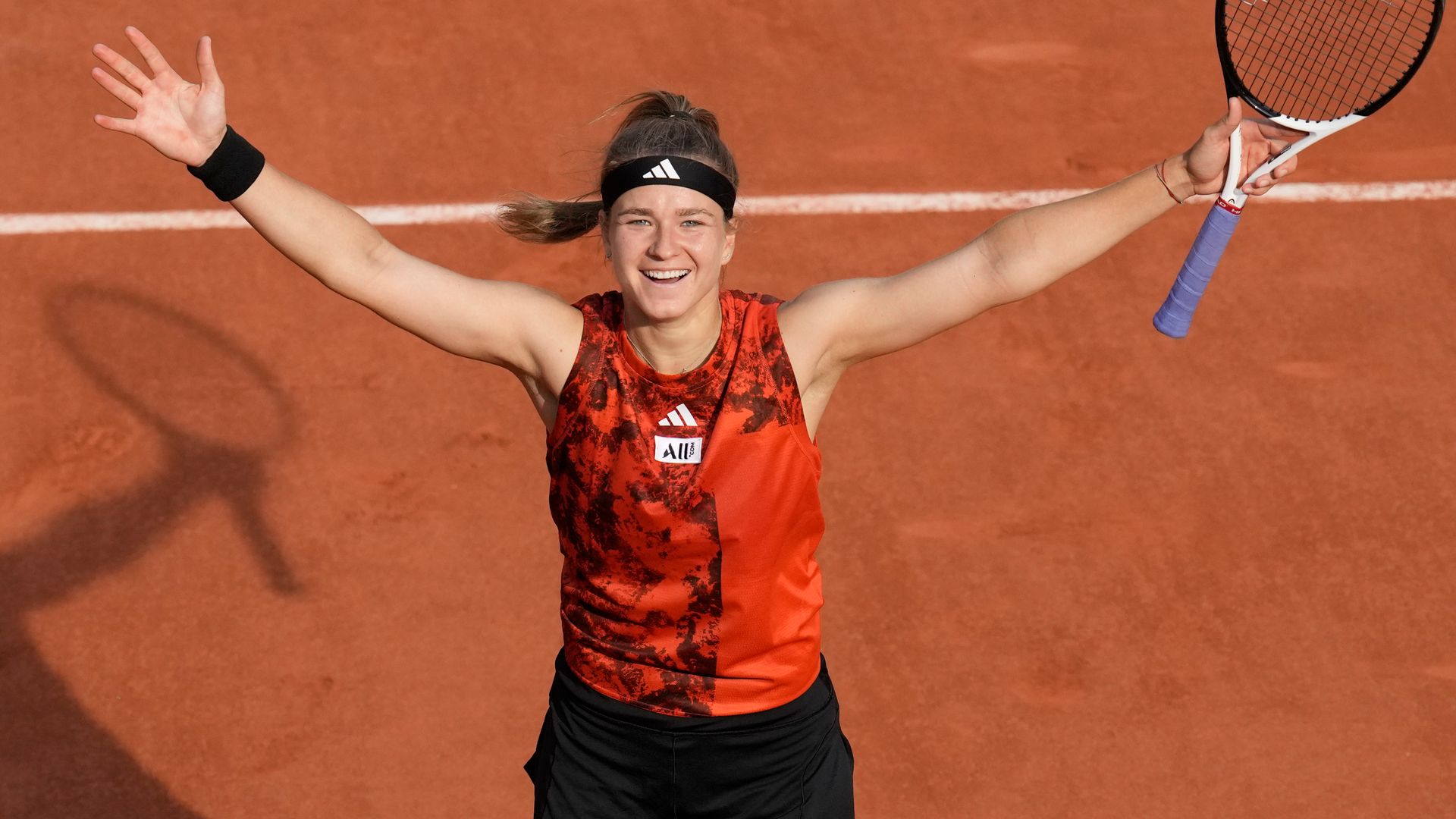 Muchova to face Swiatek in French Open final