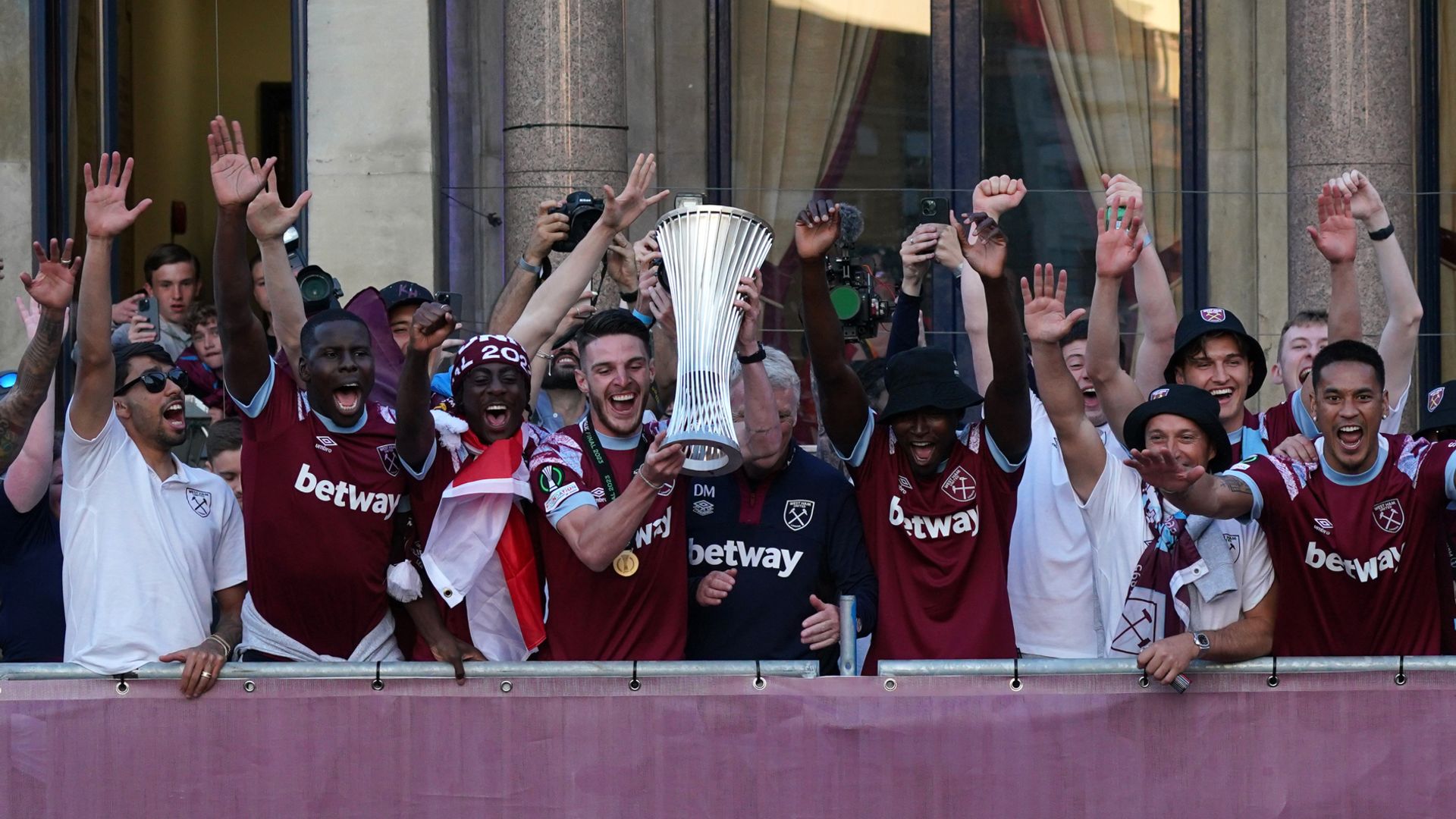 West Ham fans ecstatic as squad hosts victory parade