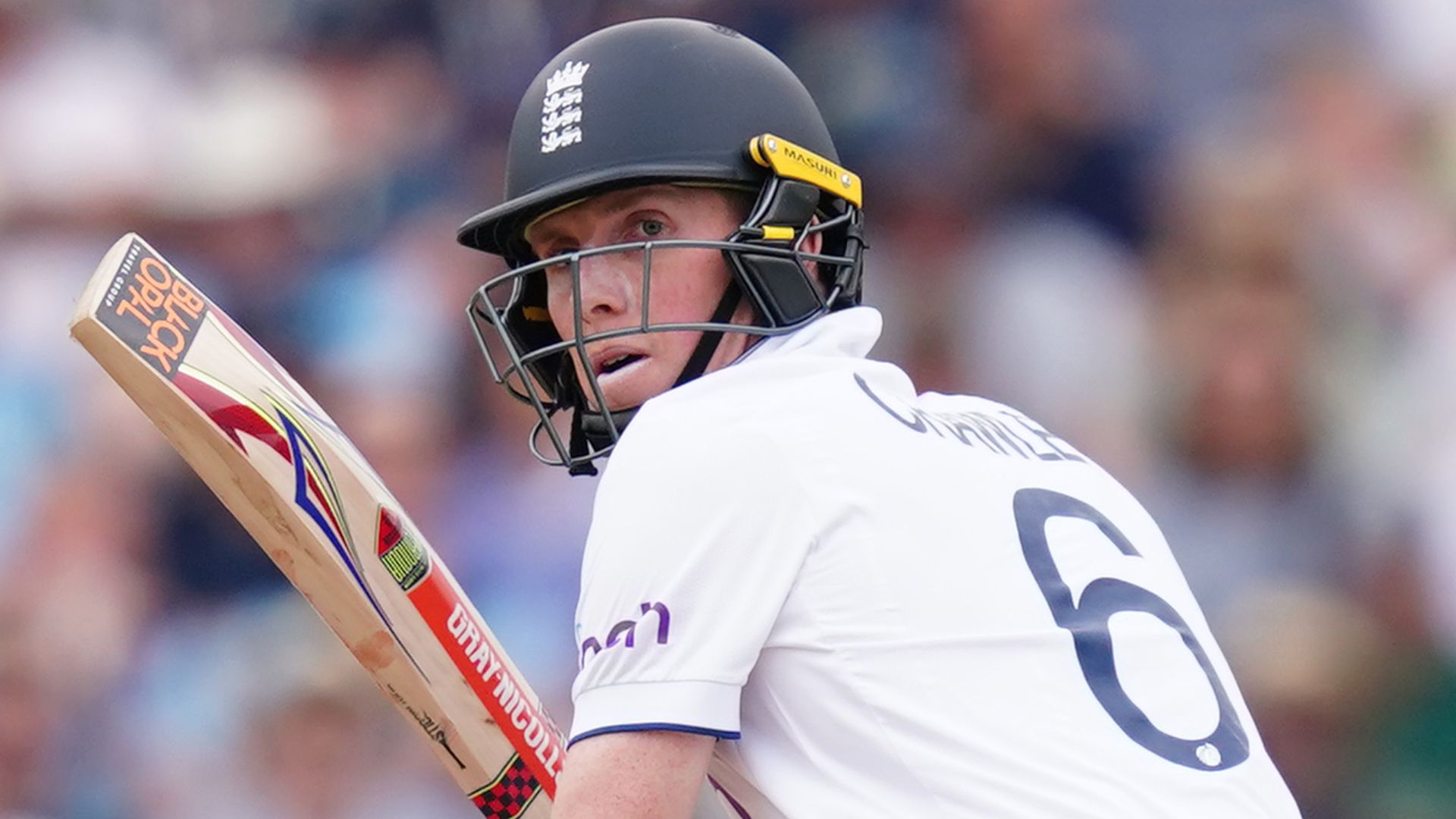 Crawley misses chance to dine out on fine day for batting