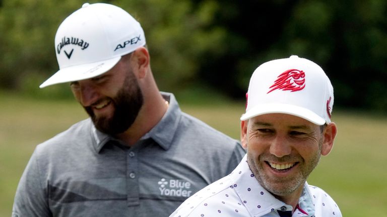 Rahm jugó una ronda de práctica con el golfista LIV y compatriota Sergio García el lunes en Los Ángeles Country Club.