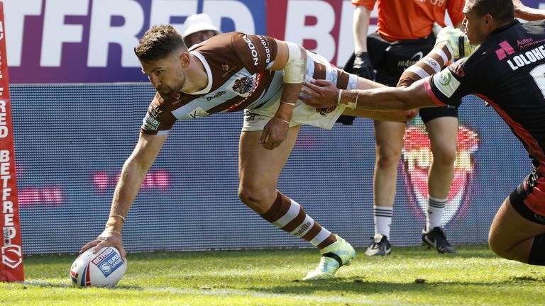 Tommy Makinson played a starring role in St Helens' win over Wakefield