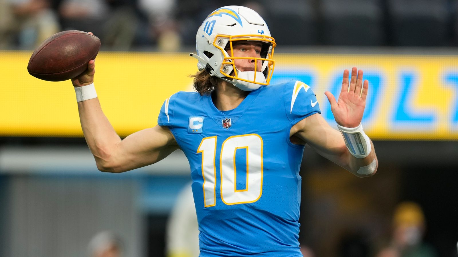 QB Justin Herbert, Los Angeles Chargers agree to 5-year, $262.5