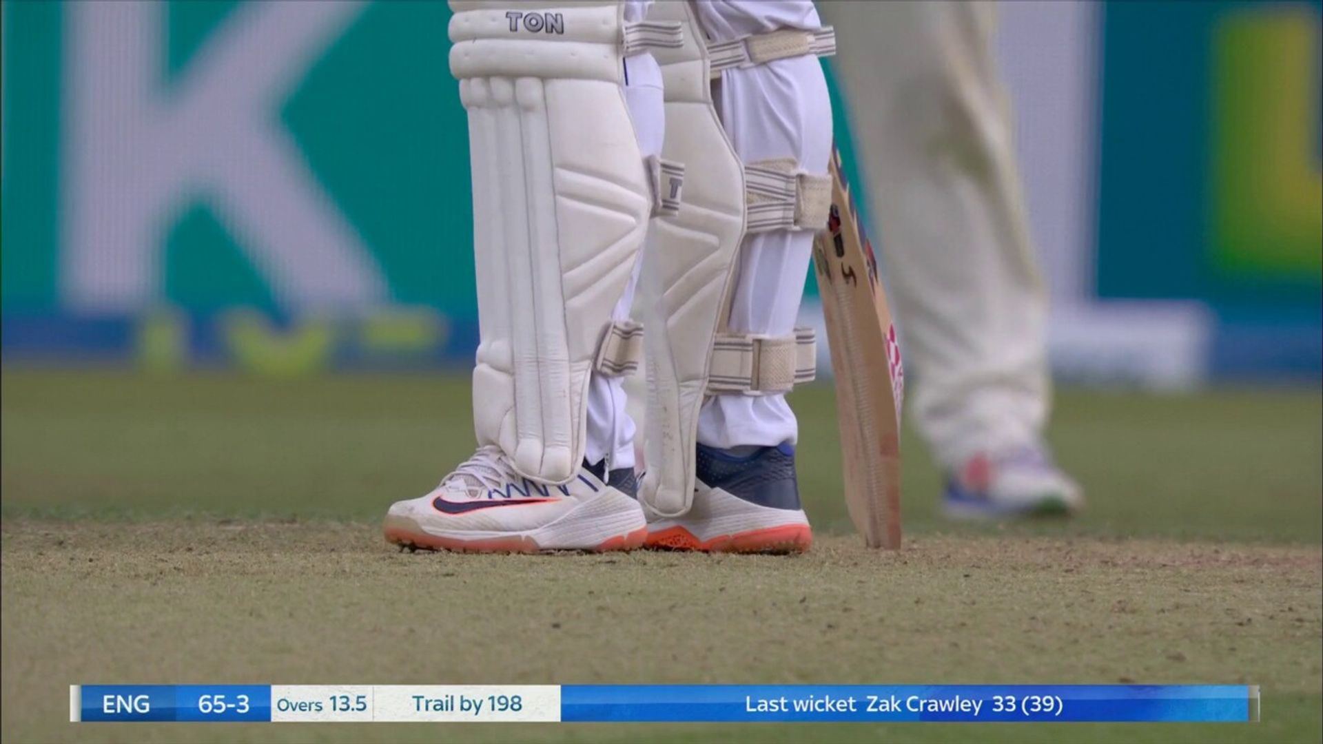 'He's not for moving now!' | Bairstow stays in his crease!