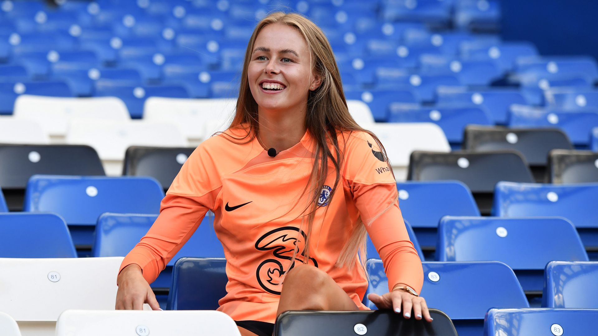 Chelsea sign England goalkeeper Hampton