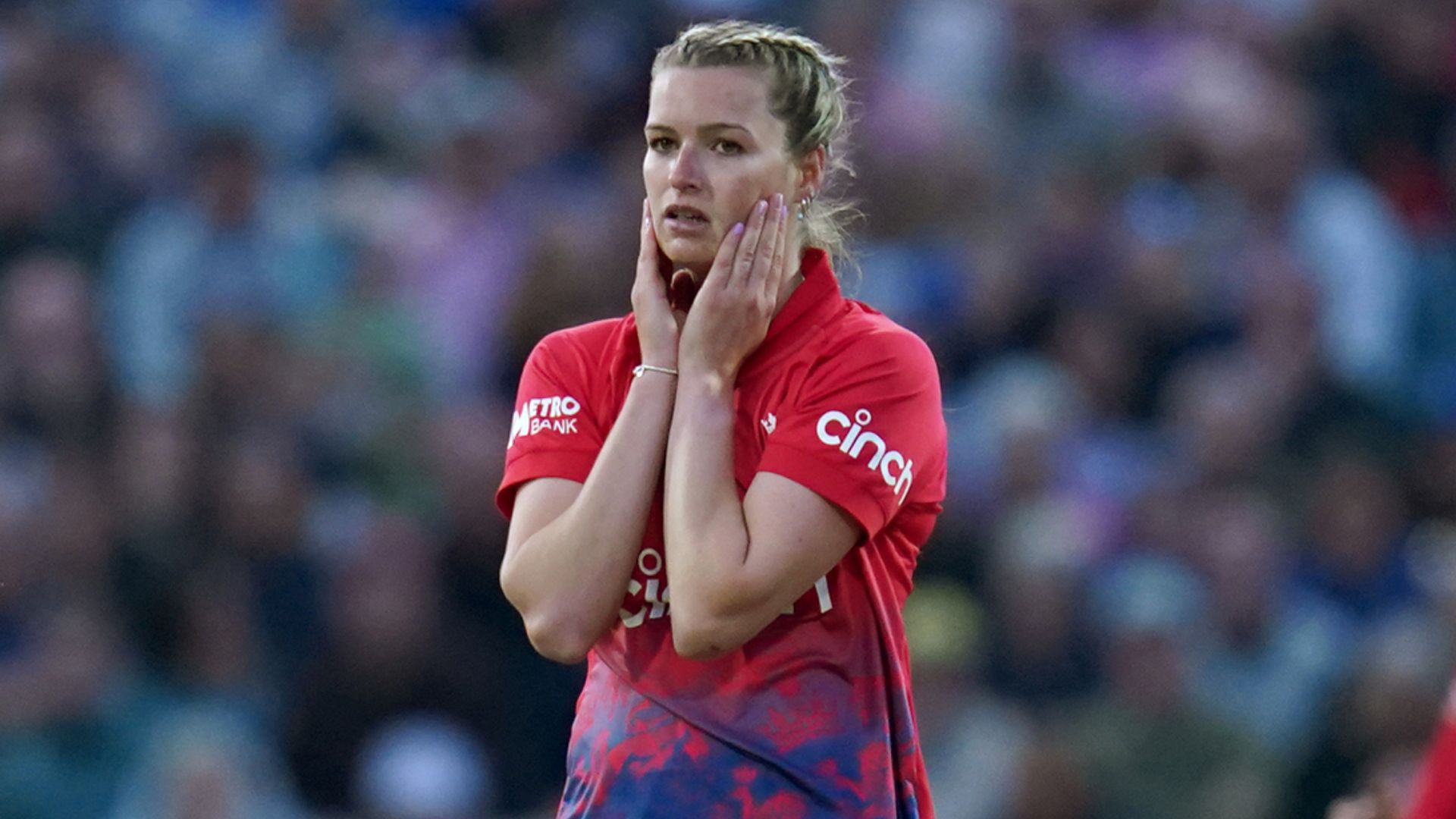 England on brink of Ashes defeat after Australia edge T20I thriller