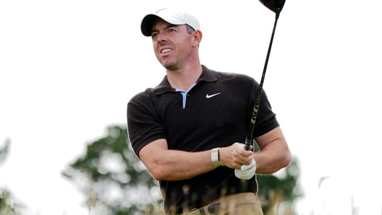 Rory McIlroy maintains a slender one-shot lead as he searches for his first victory on Scottish soil