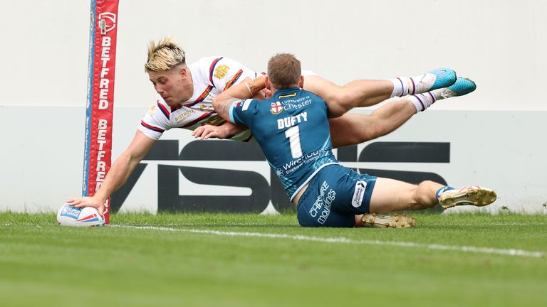 Tom Lineham grounds a try for Wakefield 