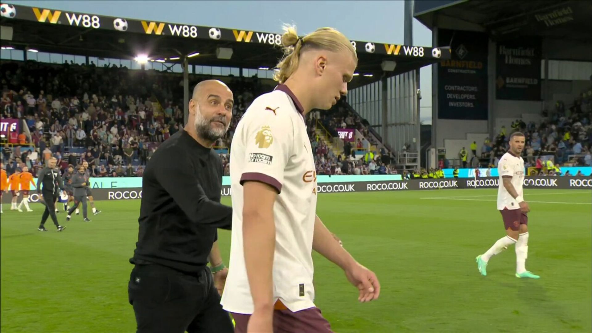 Pep yells at Haaland at half-time before pushing away camera!