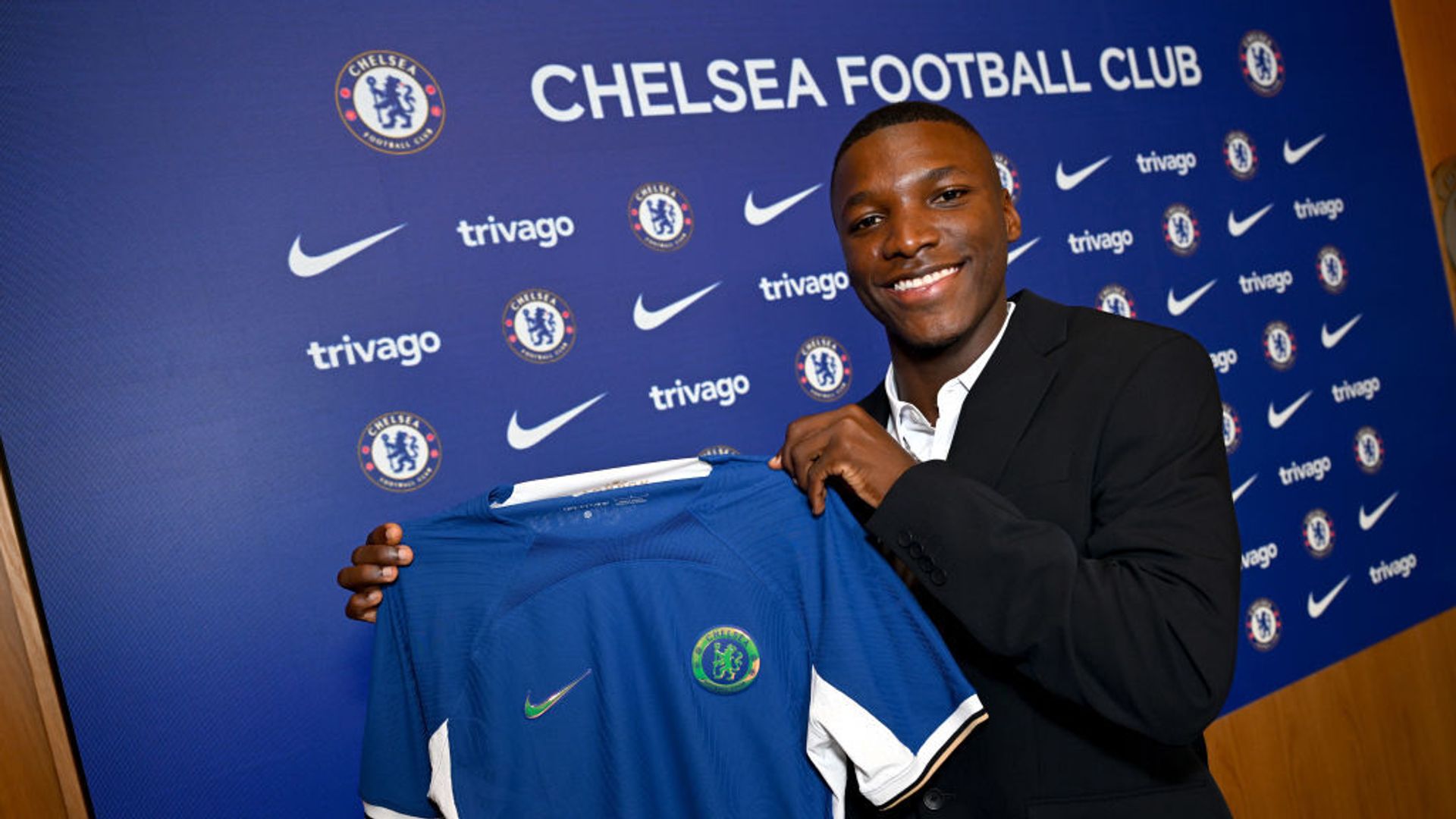Why are players picking Chelsea over Liverpool?