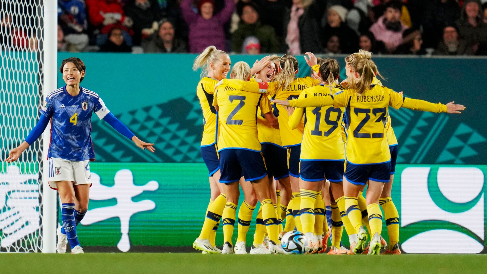 Sweden withstand Japan rally to book WWC semi-final spot