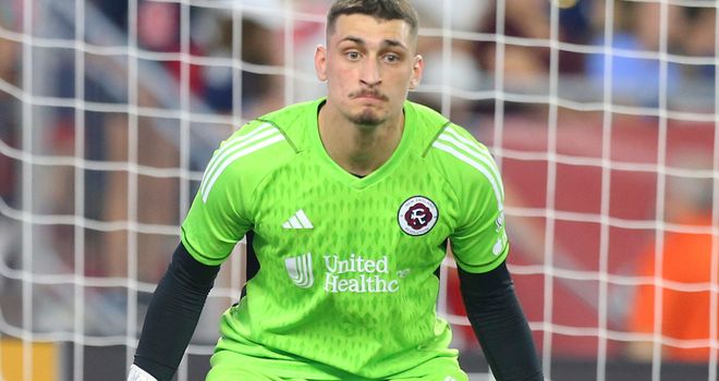Chelsea completes signing of goalkeeper Djordje Petrovic from New
