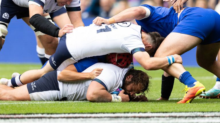 Pierre Schoeman forced his way over for a try, which was given despite the suspicion of a double-movement 