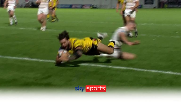Castleford score a sensational end-to-end try as Alex Foster finishes off a brilliant move which sees Cas extend their lead over Wakefield