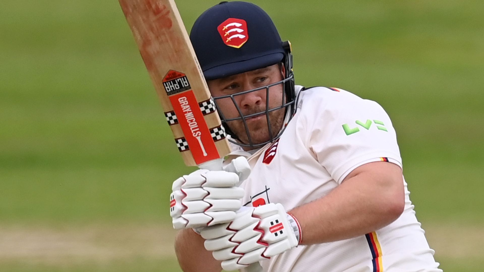 County Championship round-up: Rossington century rescues Essex