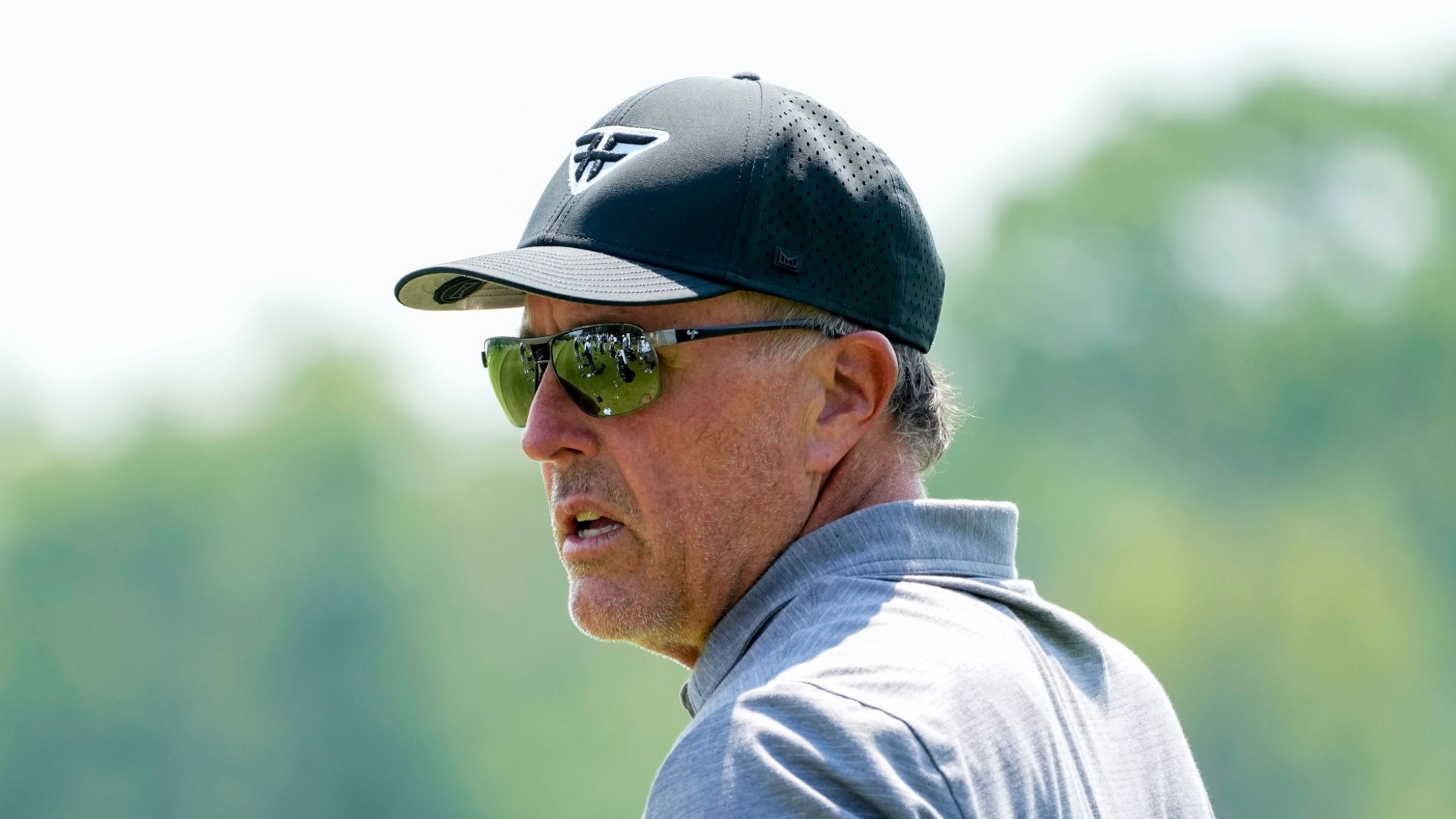 Mickelson on gambling addiction: It's like a hurricane