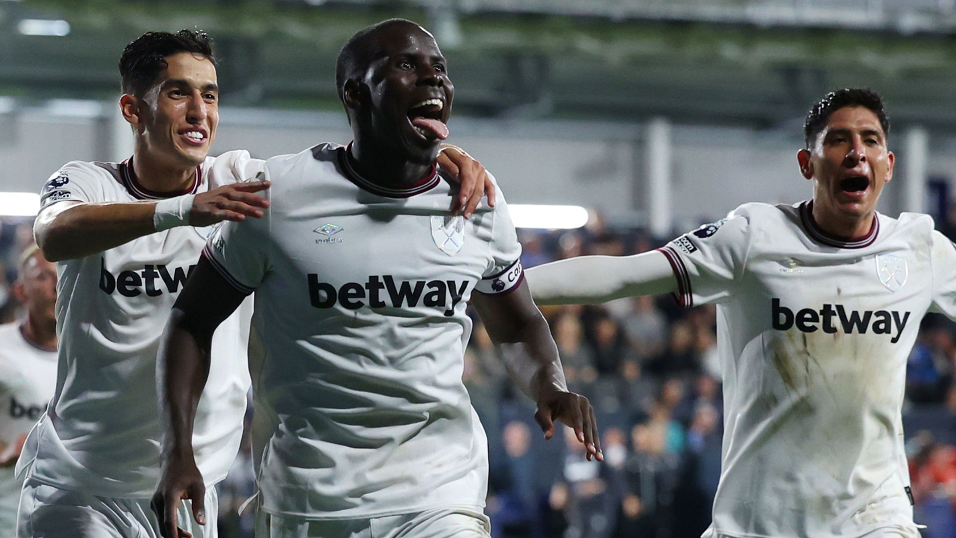 West Ham spoil Luton's homecoming to go top