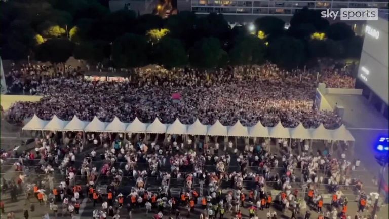 Hundreds of England fans missed kick-off in England's Rugby World Cup opener with Argentina due to lengthy queues outside the stadium