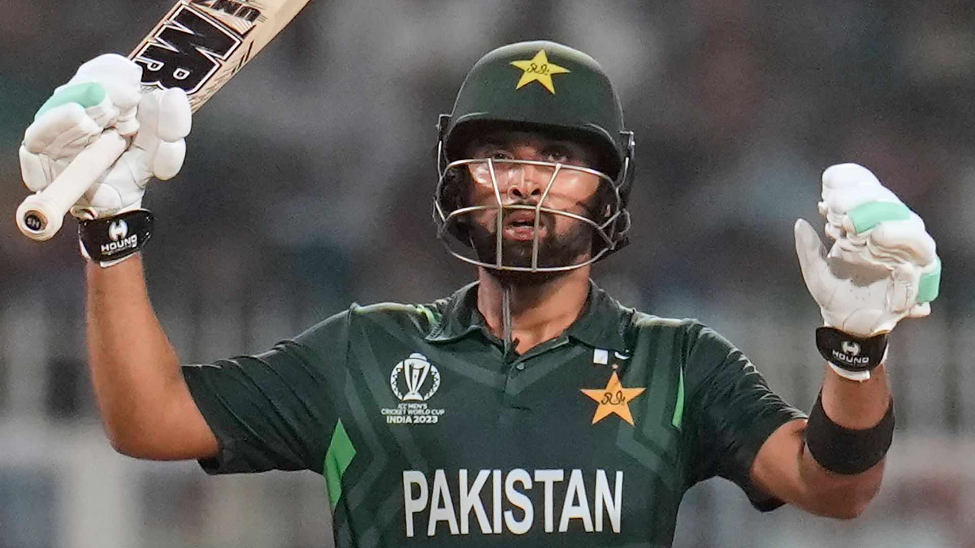 Pakistan beat Bangladesh to reignite World Cup semi-final hopes