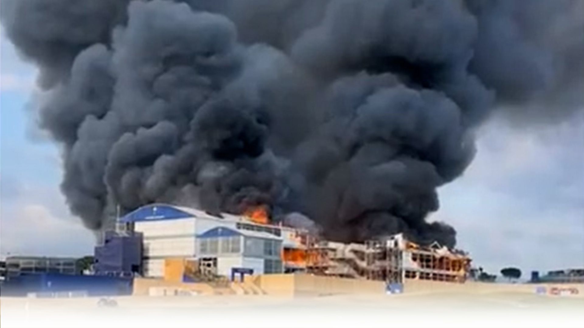 Huge fire breaks out at Ryder Cup course | 'Hospitality structure engulfed in flames'