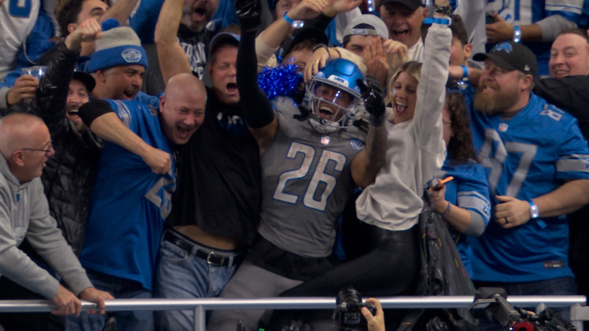 'Come back!' - Gibbs leaps into crowd after 27-yard TD