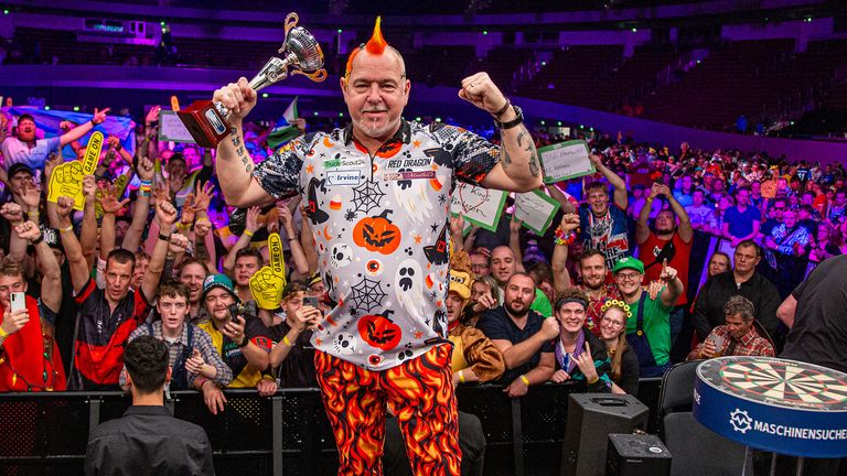 Peter Wright celebrated his first televised ranking title in almost two years