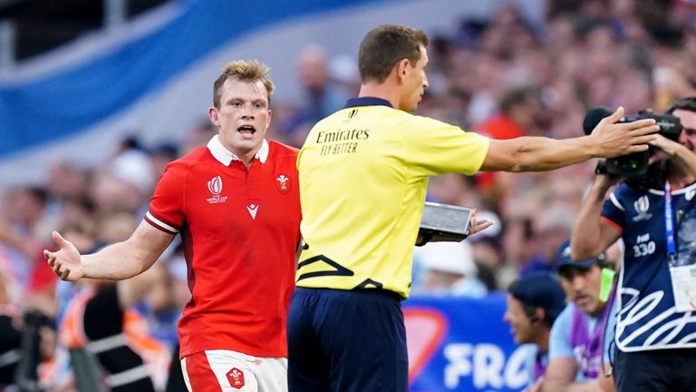 Nick Tompkins was forced off for a Head Injury Assessment after being tackled by Argentina's Guido Petti, with referee Karl Dickson deeming no foul play had been committed