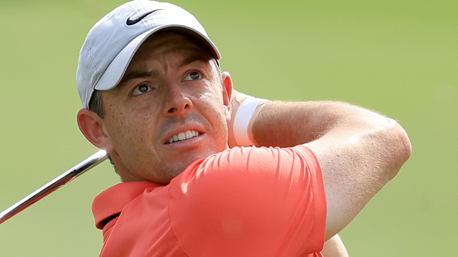 Hojgaard shares Dubai lead with McIlroy in the mix