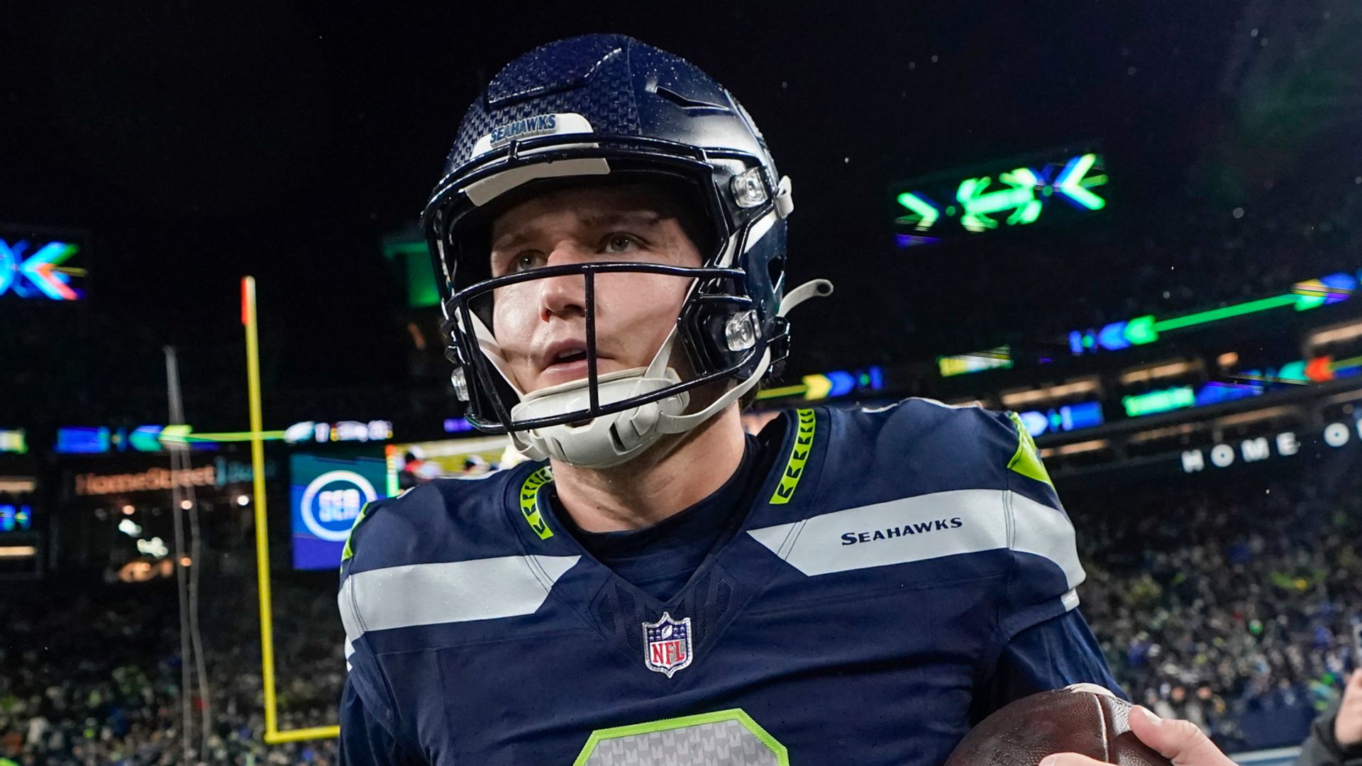 Lock throws touchdown in final seconds as Seahawks stun Eagles