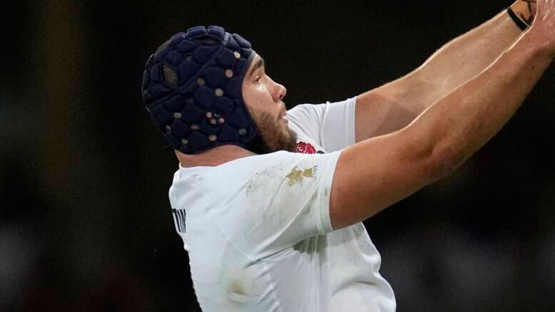 England star Martin agrees new deal with Leicester Tigers