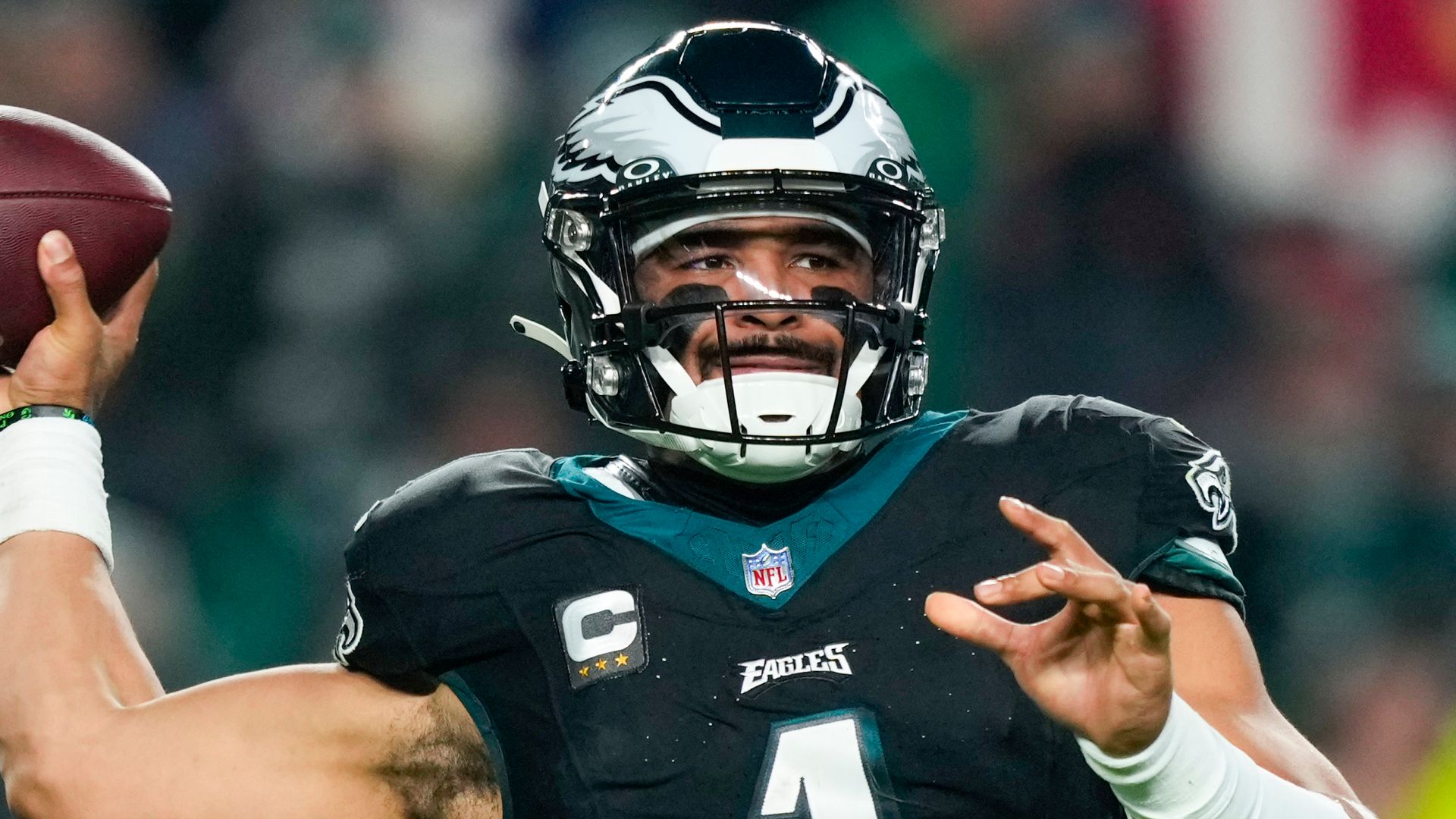 Hurts breaks NFL rushing TD record as Eagles beat Giants