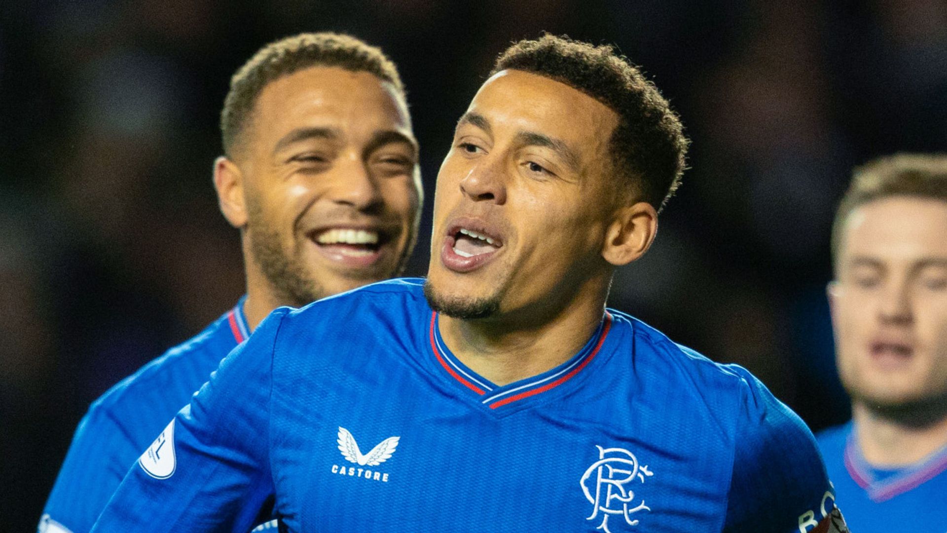 Rangers beat 10-player St Johnstone to move two points off Celtic