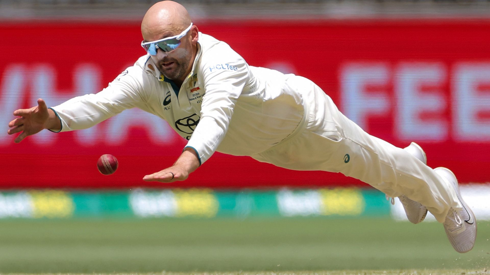 Lyon moves to 499 Test wickets as Australia dominate Pakistan