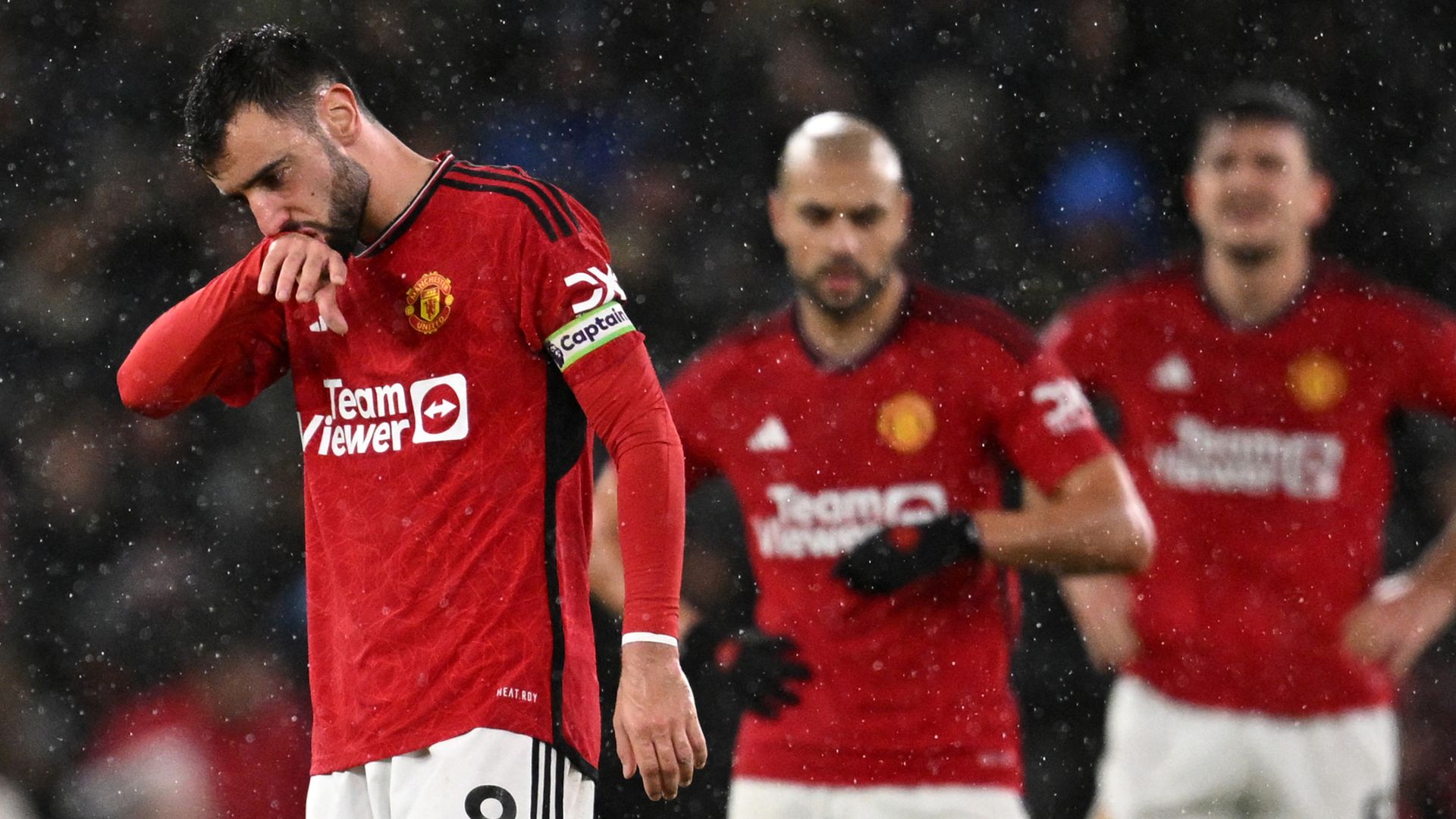 Man Utd heading to "disastrous" defeat to Bournemouth LIVE!