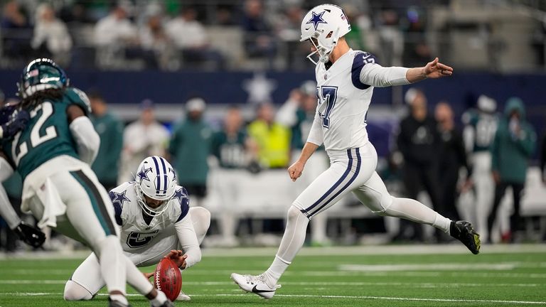 Dallas Cowboys kicker Aubrey set a new NFL record with his long-range field goals against the Philadelphia Eagles