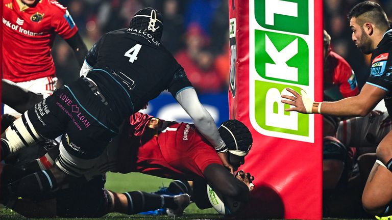 Lock Edwin Edogbo dived over for Munster's opening try in the eighth minute 