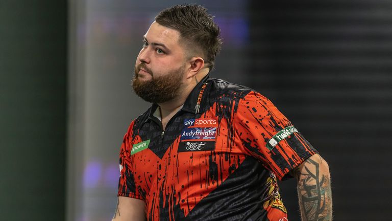 Michael Smith was given a real test before winning a deciding set shoot-out against Kevin Doets at the World Darts Championship