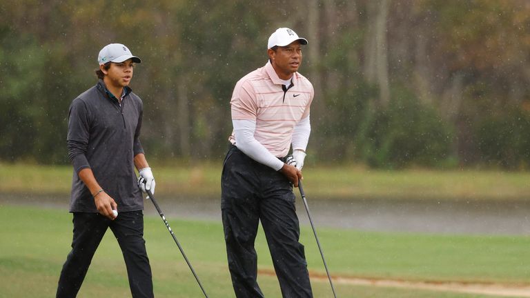 Tiger Woods se asoció con su hijo Charlie en el Campeonato de la PNC y eclipsó a su padre el primer día del torneo.