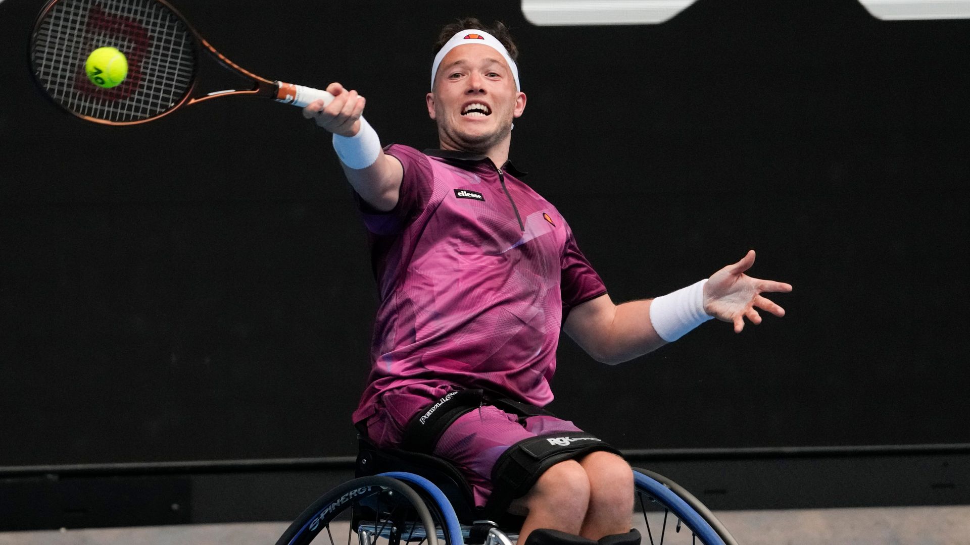 Defending champion Hewett books place in Australian Open semis