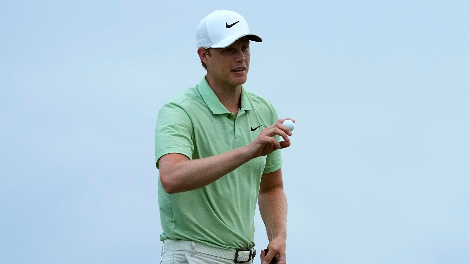 Davis leads at PGA Tour's Sony Open in Hawaii
