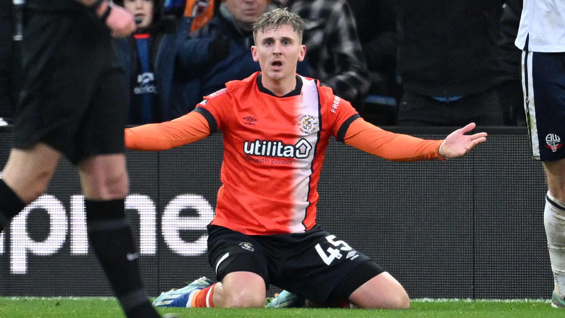 League One Bolton hold Luton to earn FA Cup replay